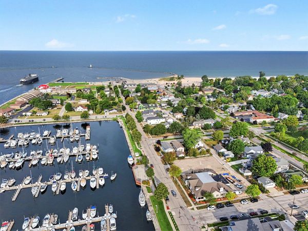 502 W Loomis Street, Unit 103, Ludington, MI 49431