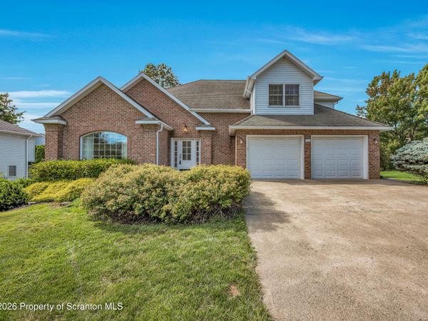 203 Sean Drive, Clarks Summit, PA 18411