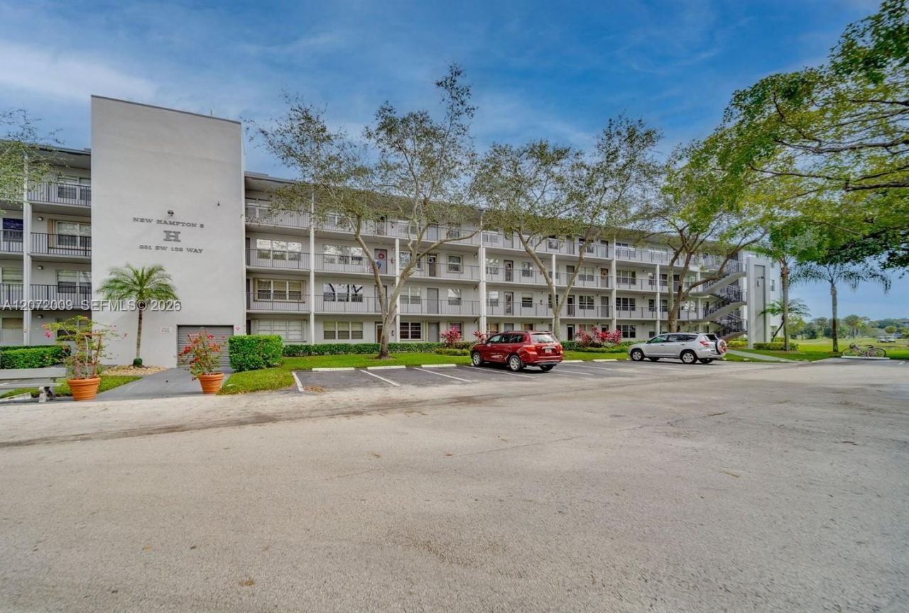 251 SW 132nd Way , Unit 208H, Pembroke Pines, FL 33027 Photo