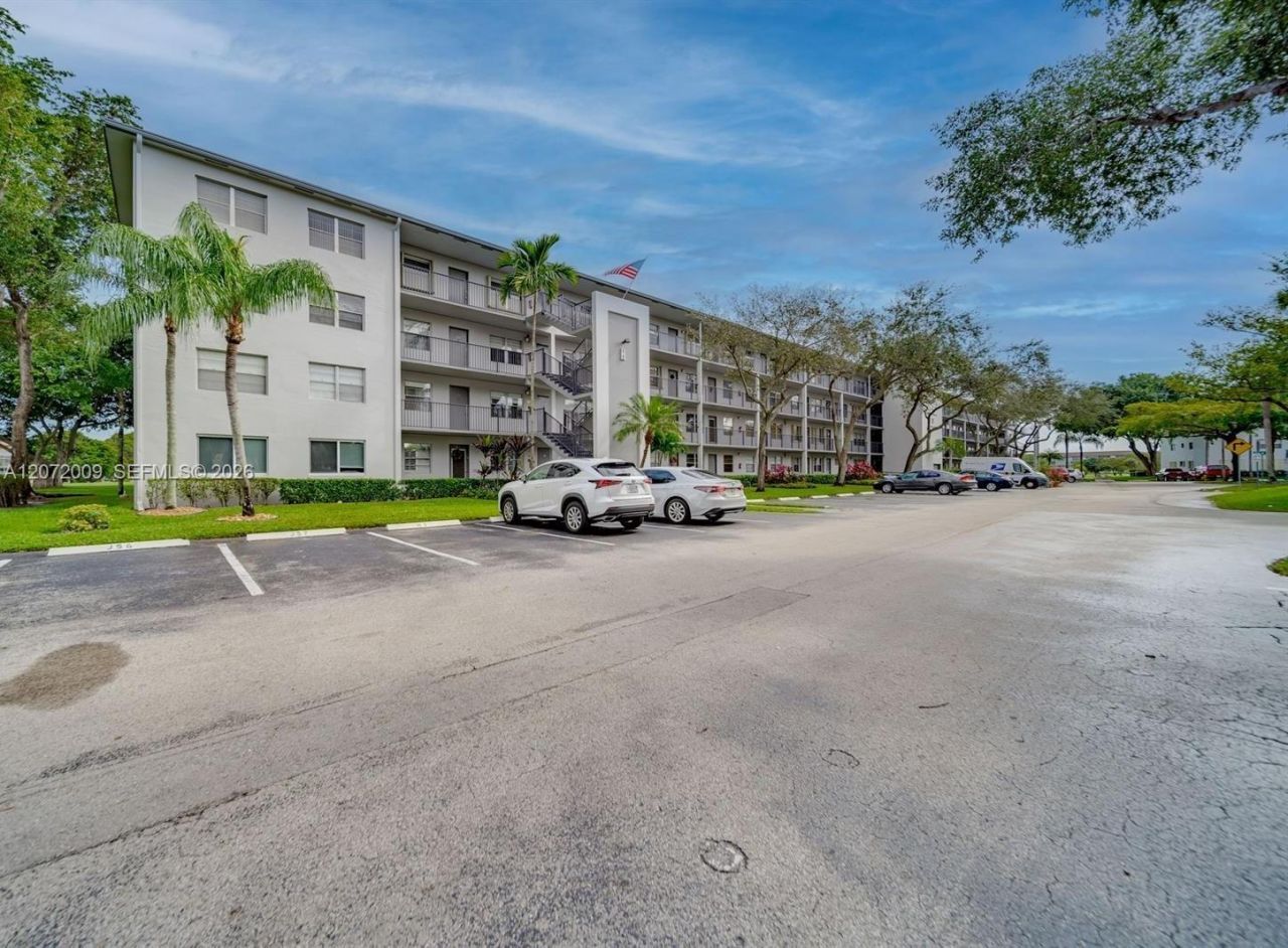 251 SW 132nd Way , Unit 208H, Pembroke Pines, FL 33027 Photo