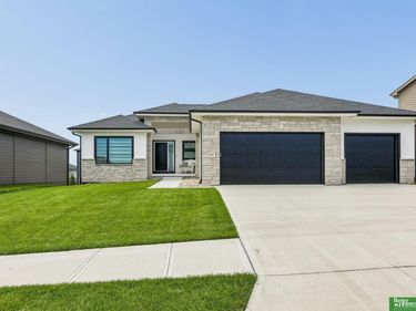 19907 Cottonwood Street, Gretna, NE 68028