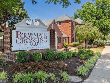 1636 W ABINGDON DRIVE, Unit 102, ALEXANDRIA, VA 22314