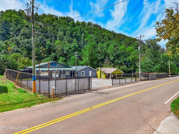 1514 Upper Middle Creek Rd, Sevierville, TN 37876