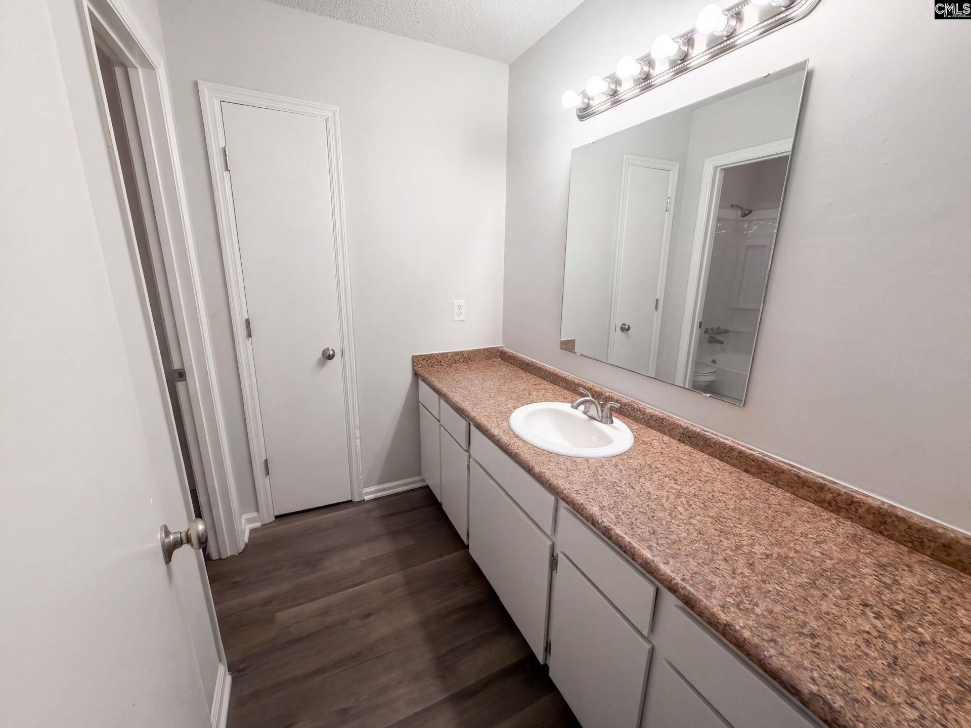 108 W Lake Drive  Photo 9