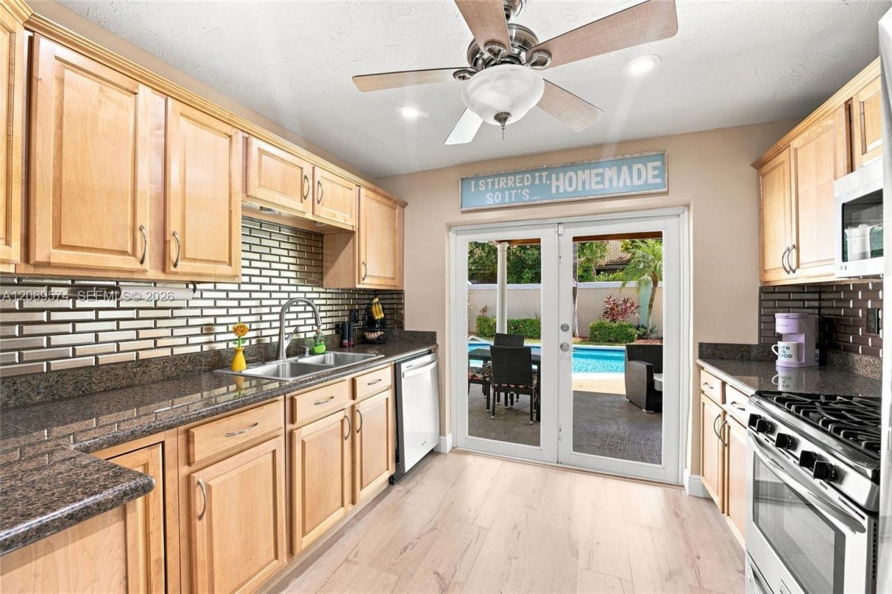 2250 NW 81st Ave , Sunrise, FL 33322 Photo