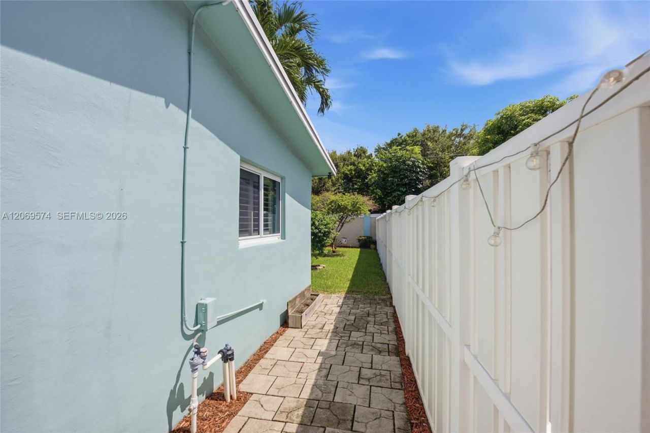 2250 NW 81st Ave , Sunrise, FL 33322 Photo