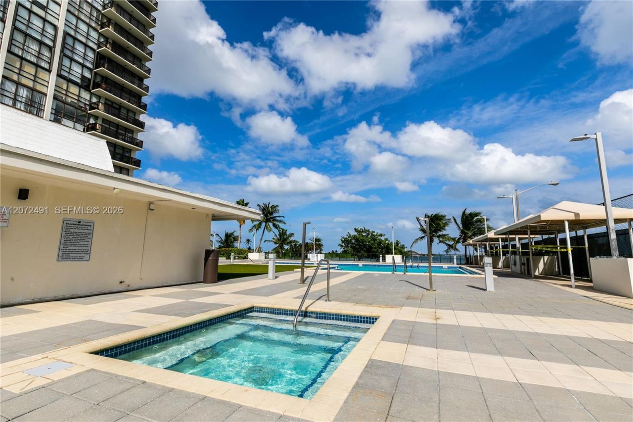 600 NE 36th St, Unit 1820, Miami, FL 33137 Photo