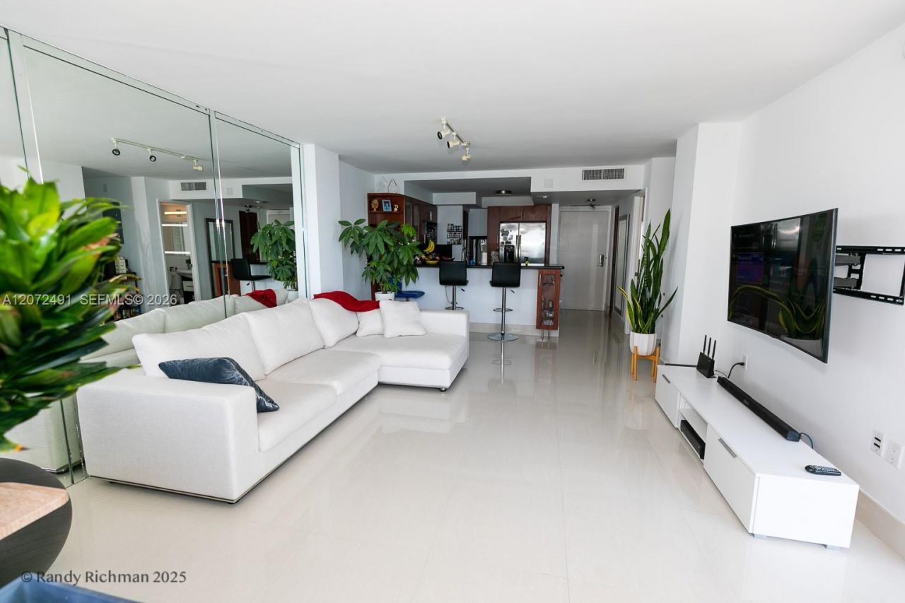 600 NE 36th St, Unit 1820, Miami, FL 33137 Photo