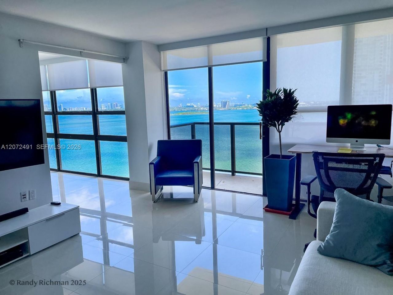 600 NE 36th St, Unit 1820, Miami, FL 33137 Photo