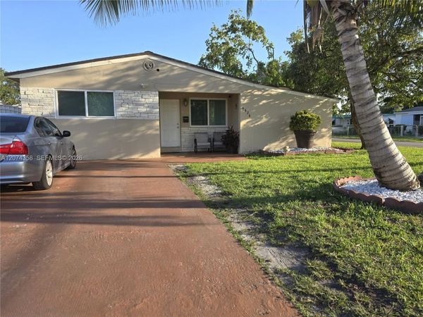 6626 SW 1st Ct , Pembroke Pines, FL 33023