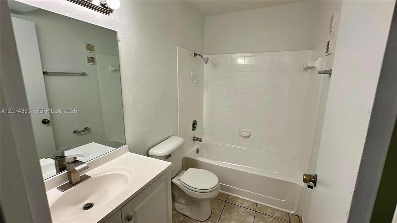 4096 N Pine Island Rd , Unit 2112, Sunrise, FL 33351 Photo