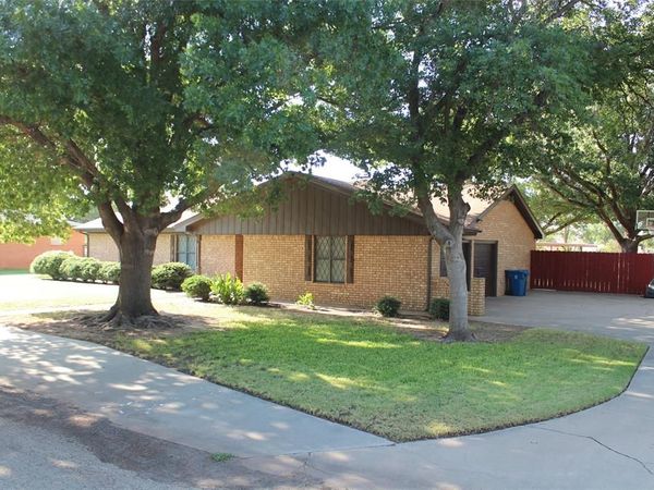 130 N L Street, Munday, TX 76371