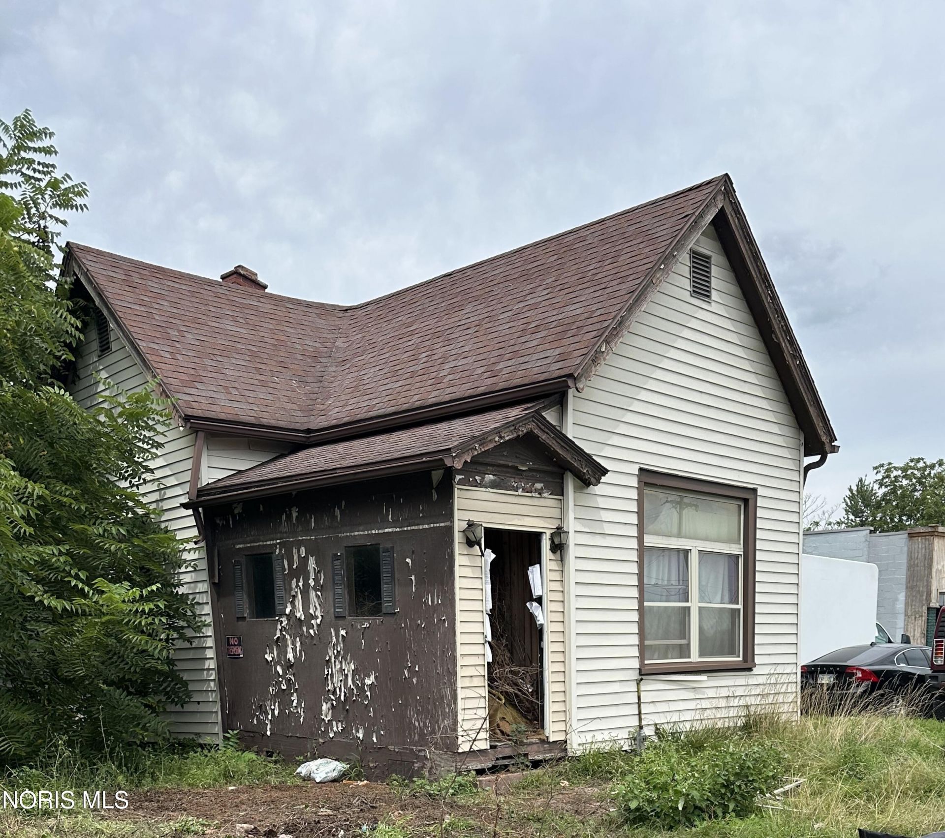 2407 N Summit Street, Toledo, OH 43611 Main Photo