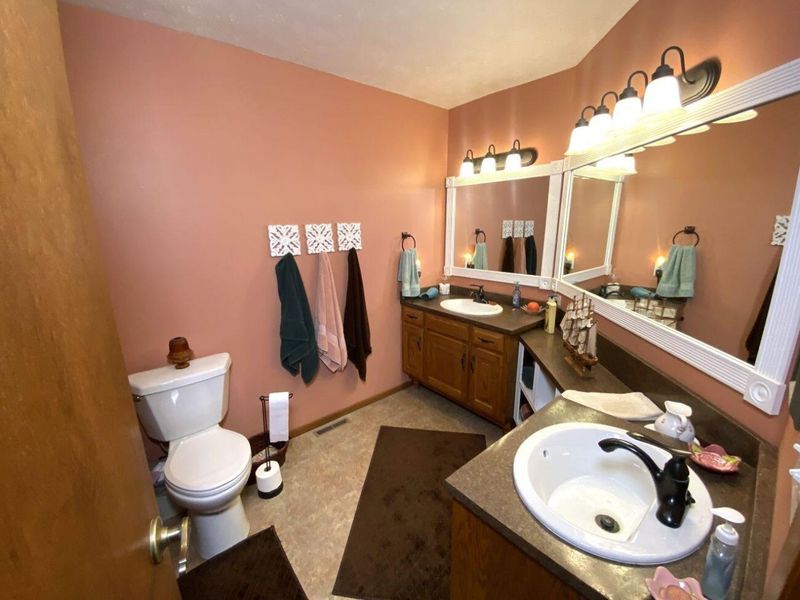 310 Woodview Drive, Bellefontaine, OH 43311 Photo 13