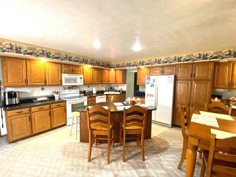 310 Woodview Drive, Bellefontaine, OH 43311 Photo 6