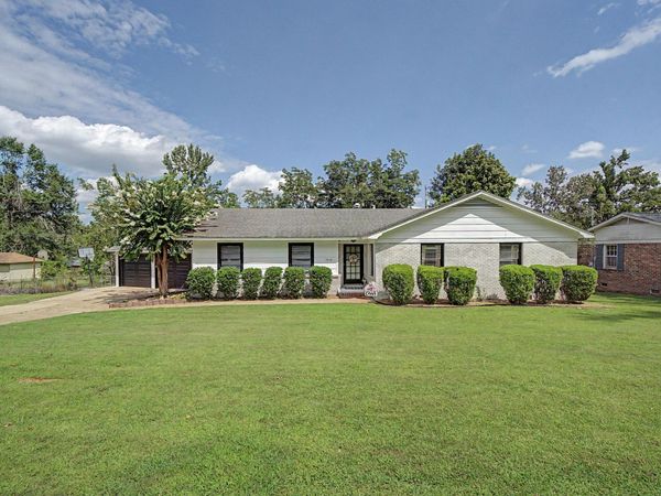 1916 Daniel Dr., Corinth, MS 38834