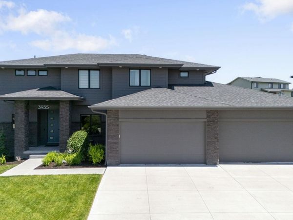 3935 S 208 Street, Elkhorn, NE 68022