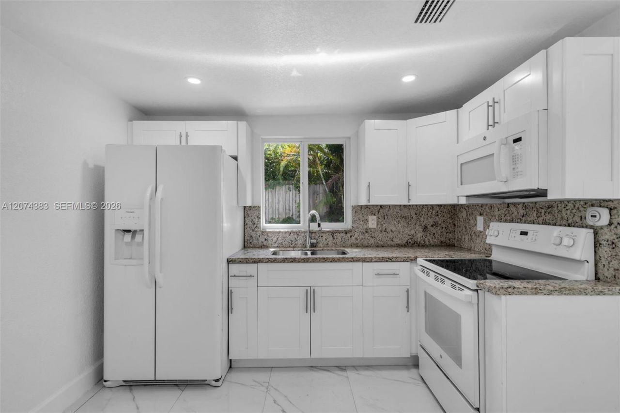 330 NW 82nd Ter , Miami, FL 33150 Photo