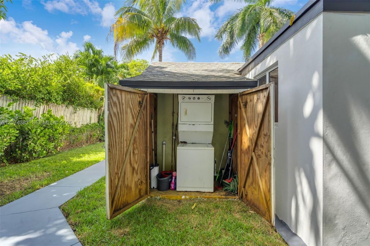 330 NW 82nd Ter , Miami, FL 33150 Photo