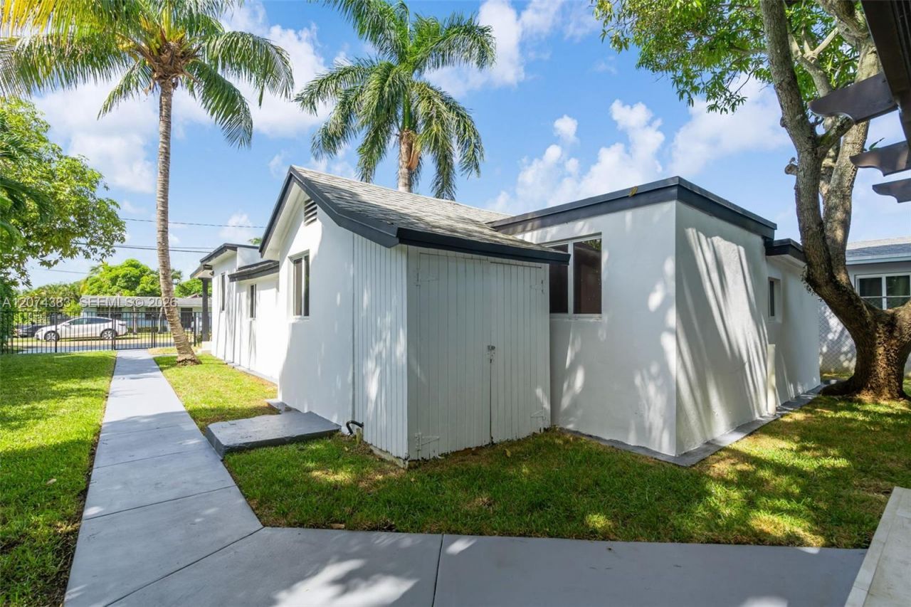 330 NW 82nd Ter , Miami, FL 33150 Photo