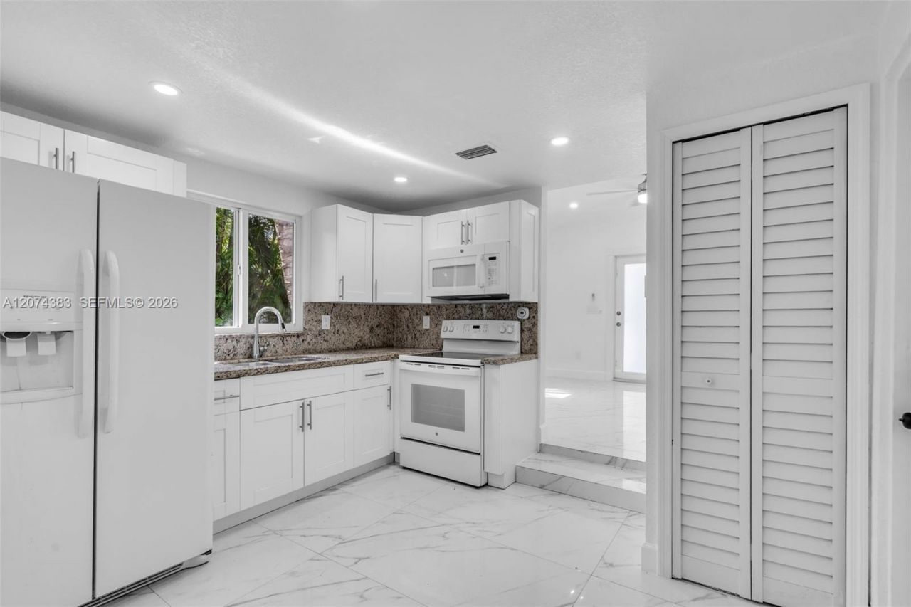 330 NW 82nd Ter , Miami, FL 33150 Photo
