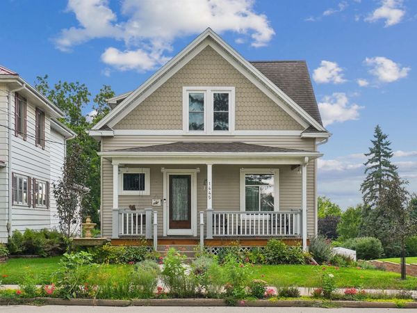 1445 S Grandview Avenue, Dubuque, IA 52003