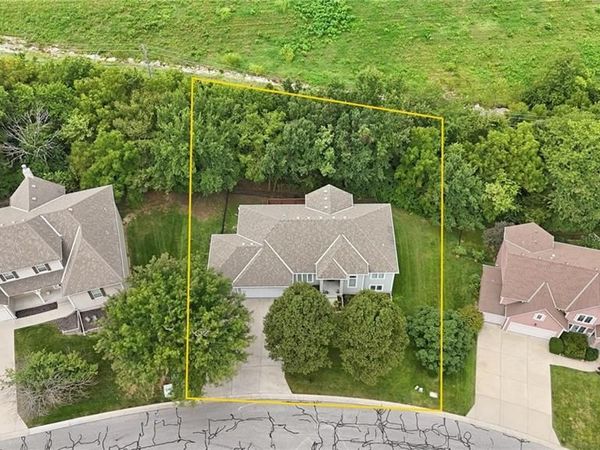 7650 Forest Park Drive, Shawnee, KS 66217