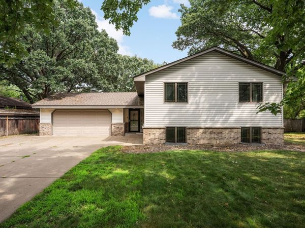 7719 Knollwood Drive, Mounds View, MN 55112