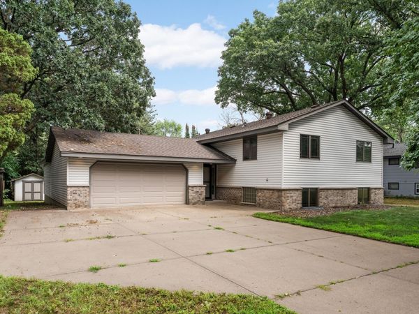 7719 Knollwood Drive, Mounds View, MN 55112
