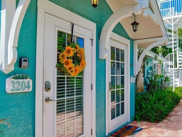 3204 6th Avenue, Holmes Beach, FL 34217