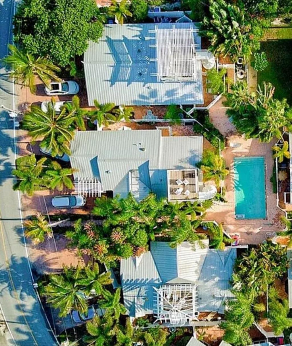 3204 6th Avenue, Holmes Beach, FL 34217 Photo