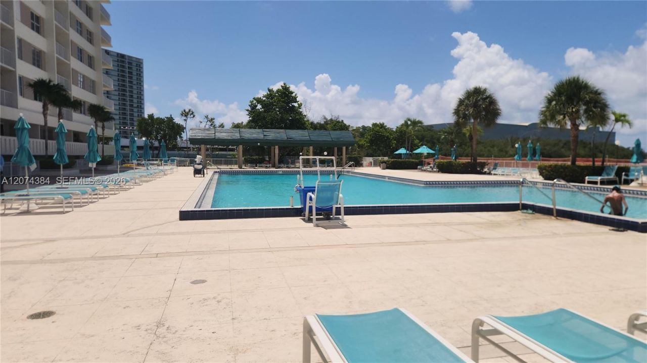500 Bayview Dr , Unit 1725, Sunny Isles Beach, FL 33160 Photo