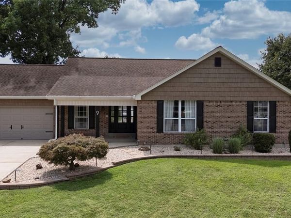 9 Carriage Way E, St Peters, MO 63376