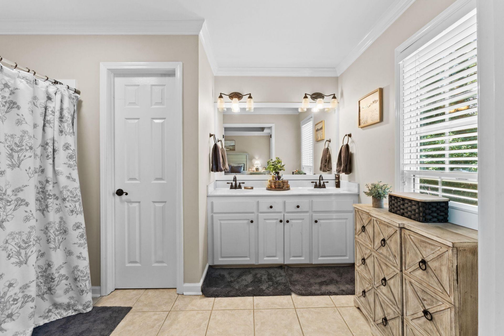 50 Edens Lane Photo 21