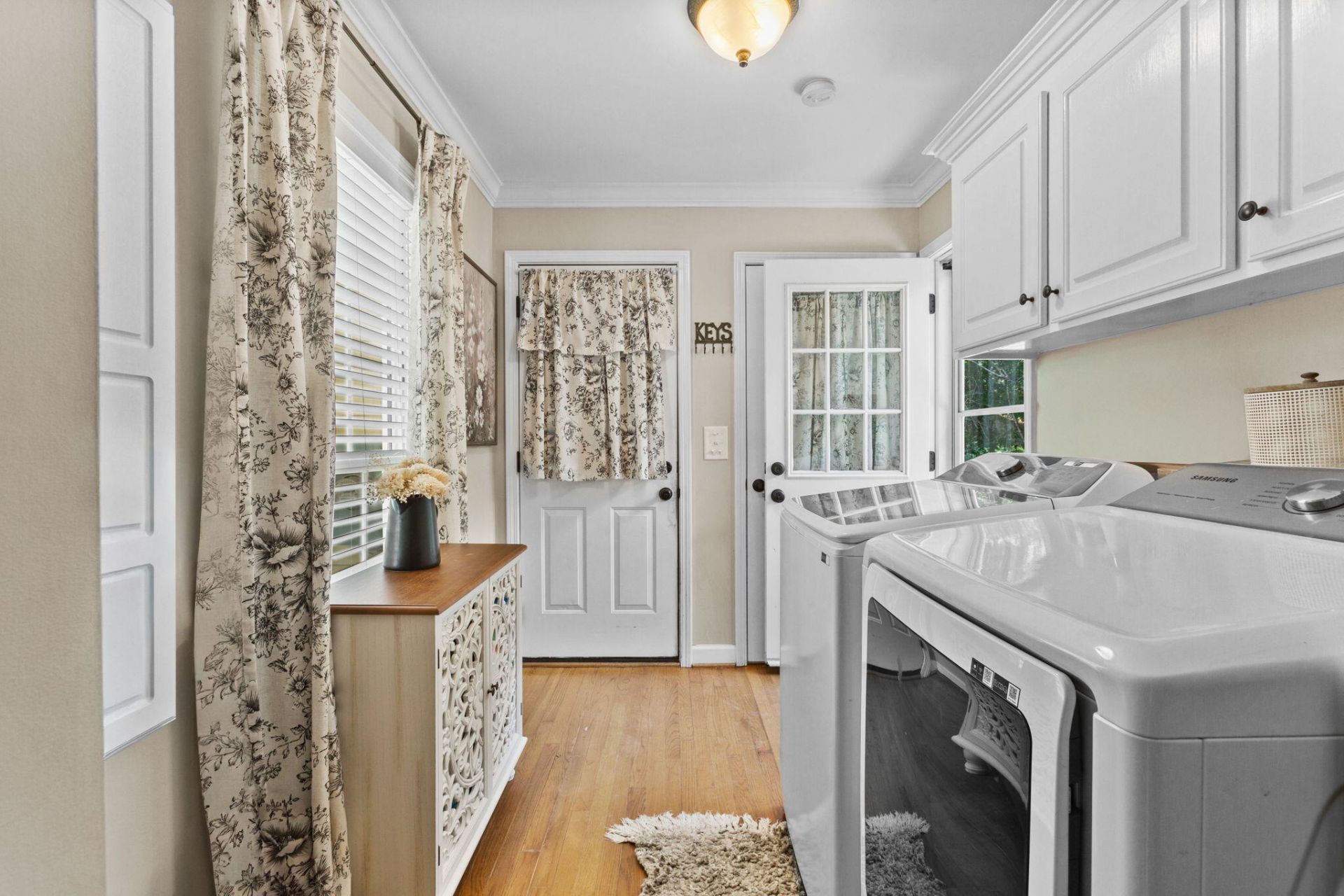50 Edens Lane Photo 23