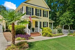 50 Edens Lane photo 4