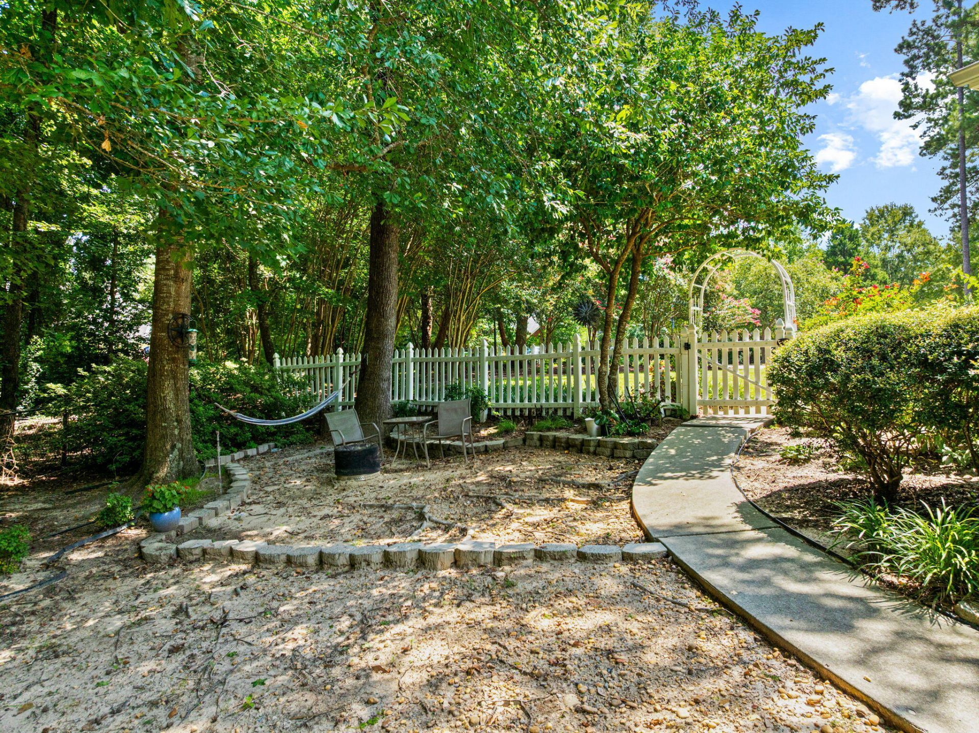 50 Edens Lane Photo 33