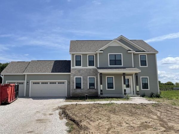 W275N8210 Harvest COURT, Hartland, WI 53029