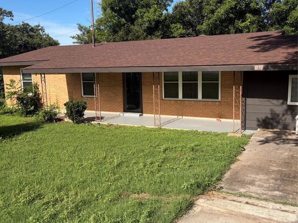 1012 N Water ST, Burnet, TX 78611
