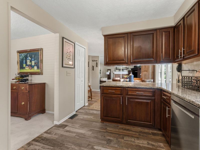 8043 Schoolside Drive, Westerville, OH 43081 Photo 10