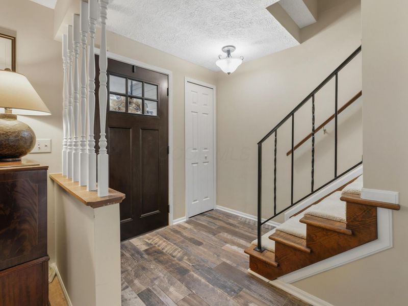 8043 Schoolside Drive, Westerville, OH 43081 Photo 3