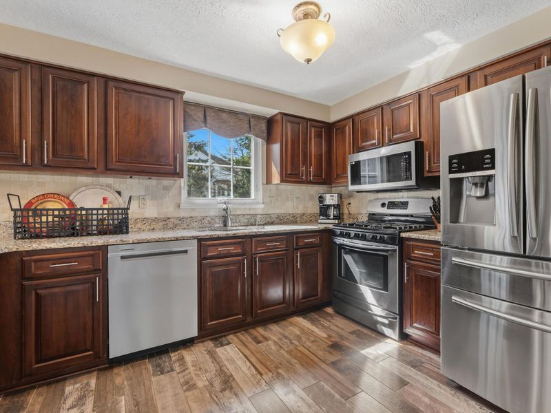 8043 Schoolside Drive, Westerville, OH 43081 Photo 8