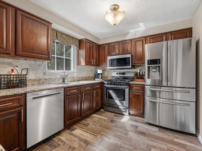 8043 Schoolside Drive, Westerville, OH 43081 Photo 9