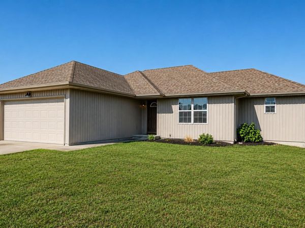 107 Cherry Avenue , Clever, MO 65631