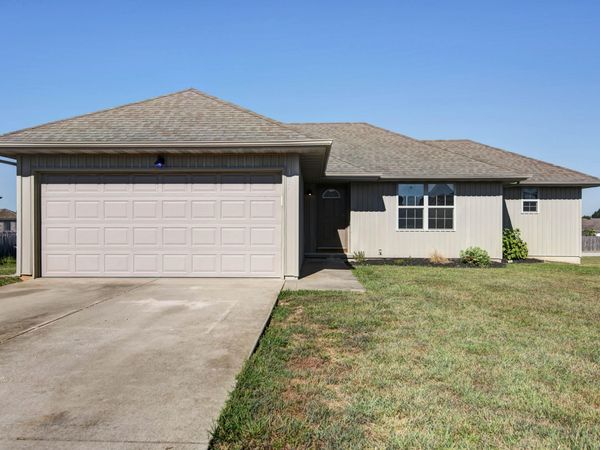 107 Cherry Avenue , Clever, MO 65631