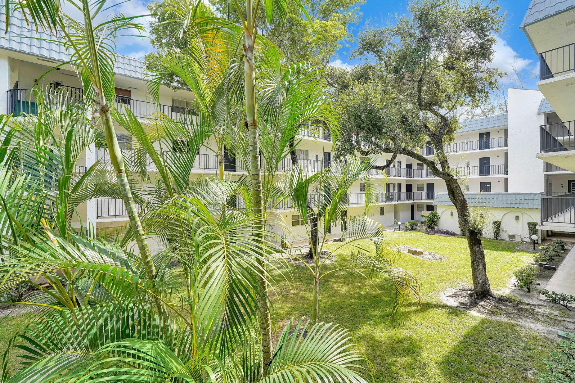 3360 Spanish Moss Terrace, Unit 211, Lauderhill, FL 33319 Photo