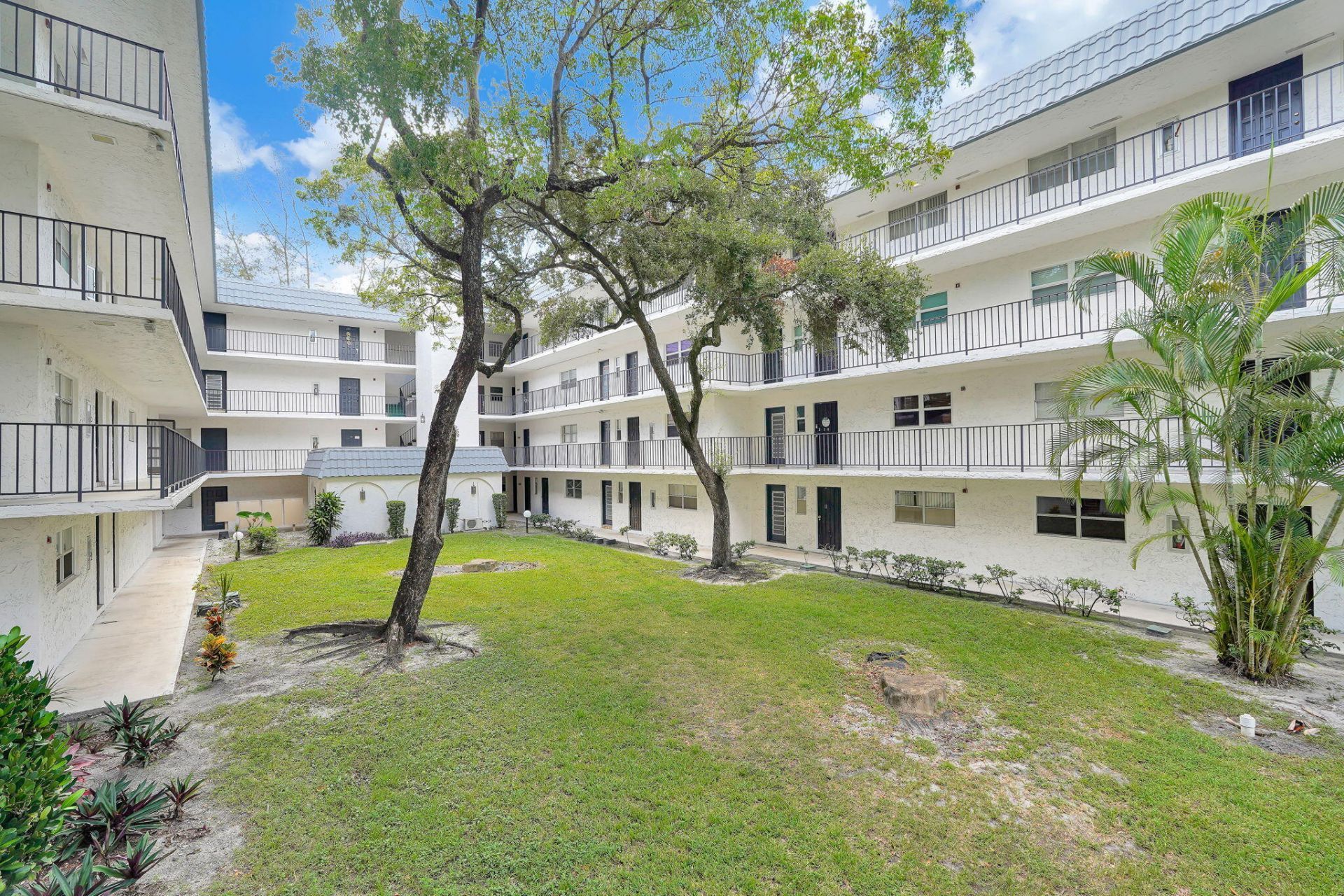 3360 Spanish Moss Terrace, Unit 211, Lauderhill, FL 33319 Photo