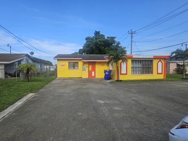1081 NW 24th Avenue, Pompano Beach, FL 33069