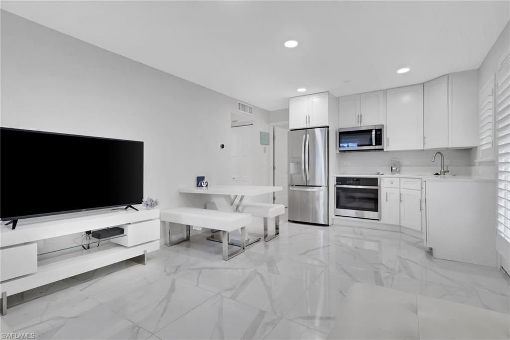175 5th Ave S, Unit 4, Naples, FL 34102 Photo
