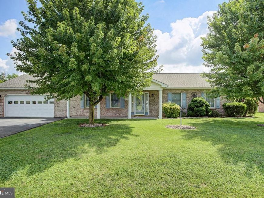 1206 S Pointe Drive, Hagerstown, MD 21740 Main Photo
